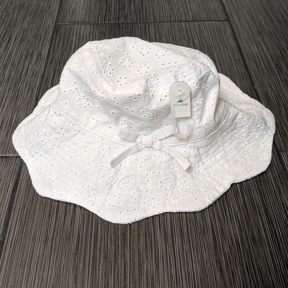 🌞NWT Baby Gap white eyelet sunhat - size S/M